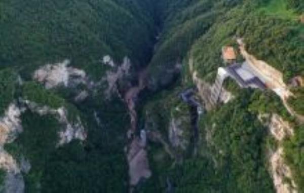 张家界大峡谷蹦极湖南景点