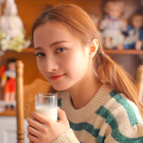 昆明街拍名媛藩玲欣自我介绍